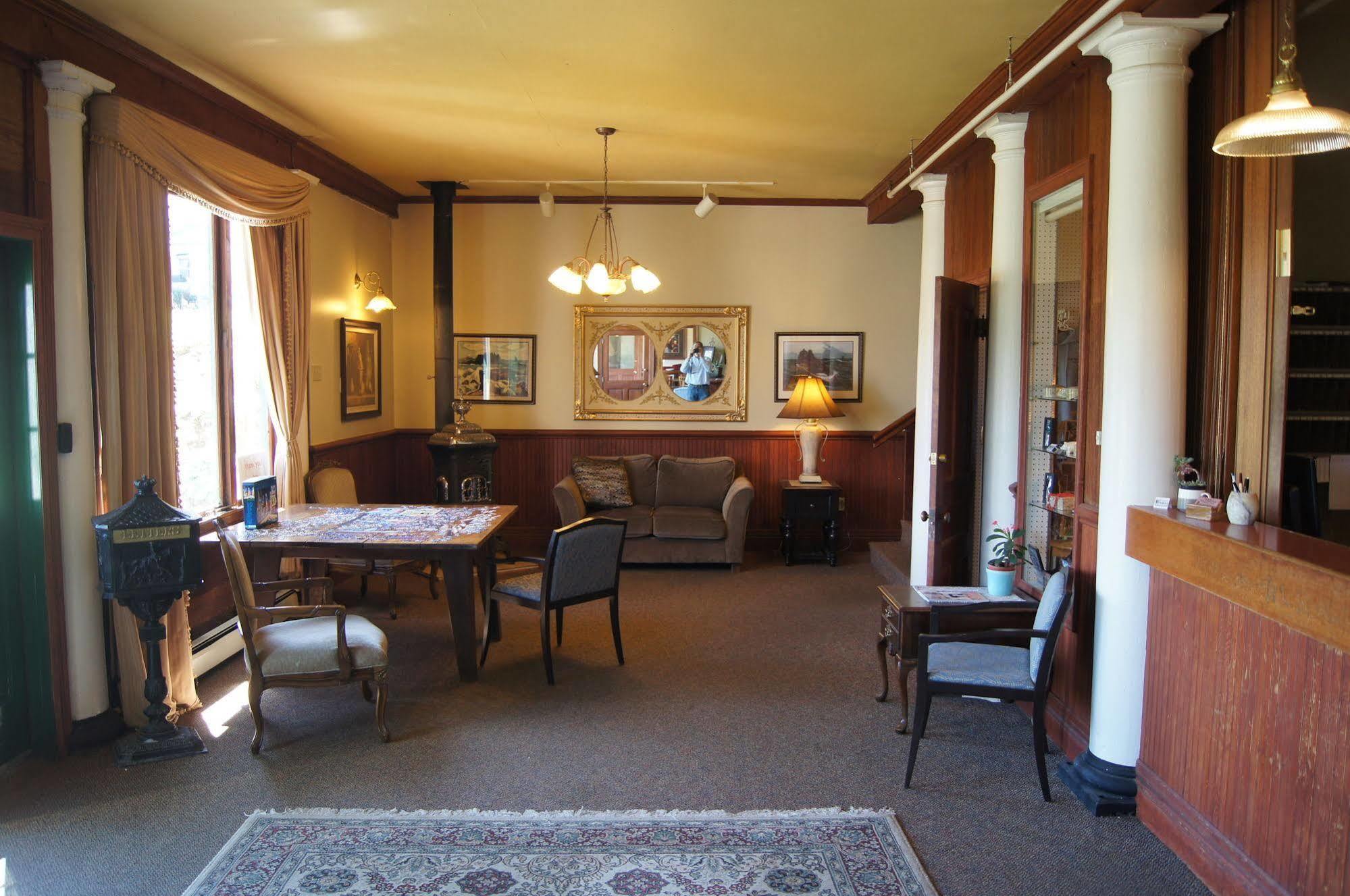Hotel Halsingland Haines Exterior photo